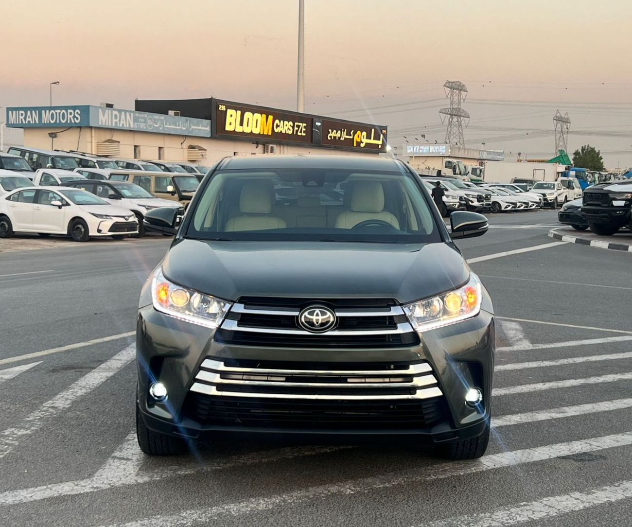 Toyota Highlander 2019 Toyota Highlander Le Plus 3.5L V6 - Rear Camera - 7 Leather Seat- Auto Trunk