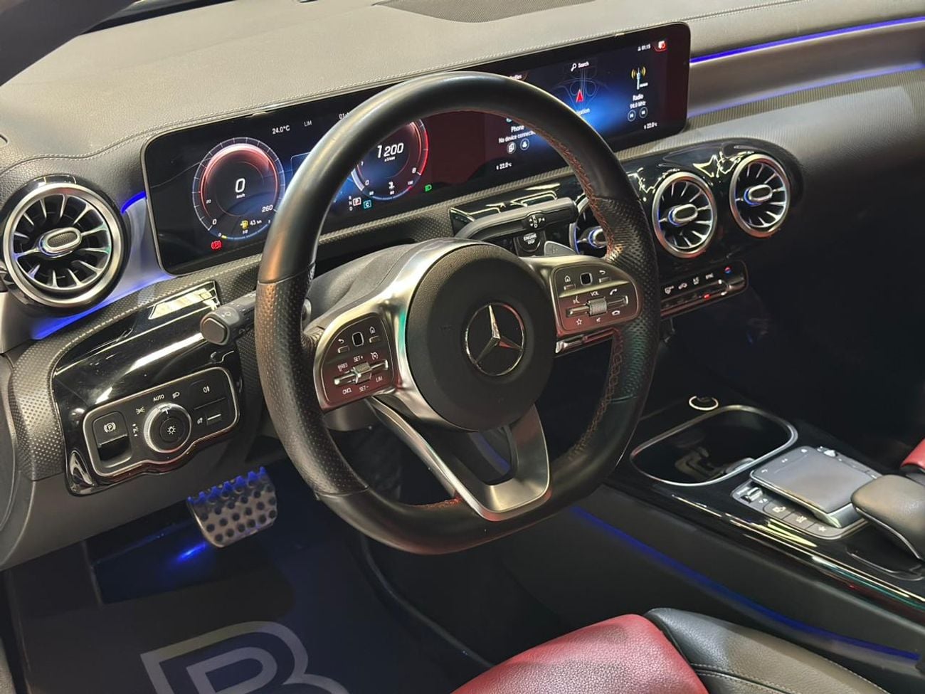 Mercedes-Benz CLA 250 Premium + 2.0L MERCEDES-BENZ CLA250 | GCC | 2020 | 1 OWNER + FULL SERVICE HISTORY (GARGASH)