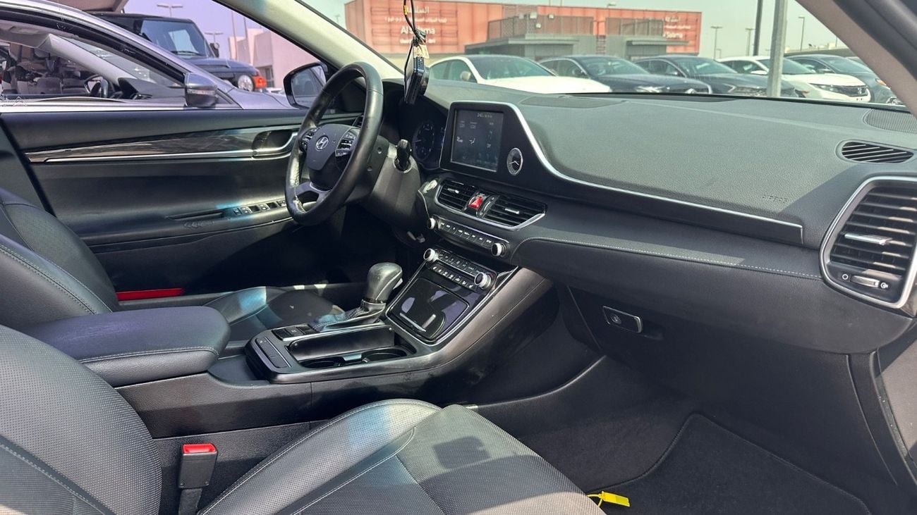 Hyundai Grandeur STD (NON GCC)