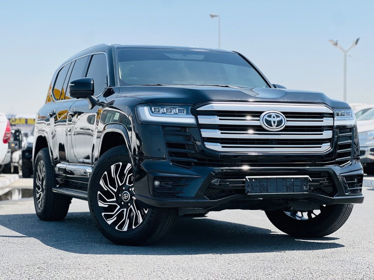 Toyota Land Cruiser GXR TOYOTA: Land Cruiser TWIN TURBO ENGINE : 3.5L 6 cylinder PETROL MODEL : 2023 COLLAR : BLACK INTERIOR
