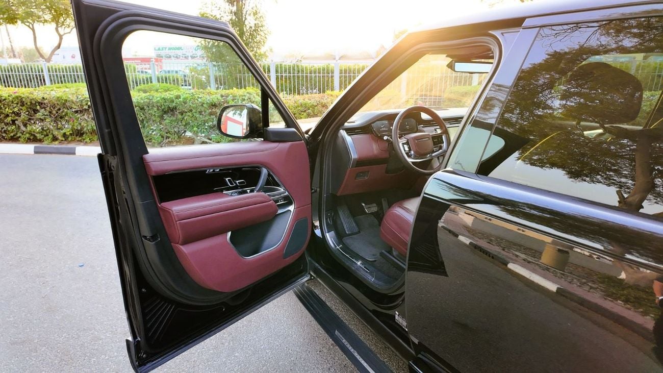 Land Rover Range Rover AUTOBIOGRAPHY P530 2023 Range Rover | 4.4L Twin-Turbo V8 | Under 400 KM | European Specs