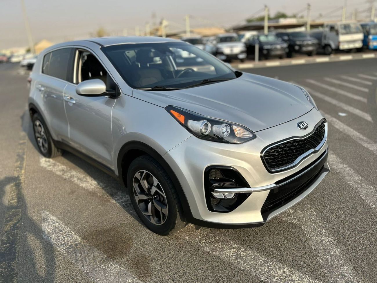 كيا سبورتيج 2020 Kia Sportage 2.4L V4 - MiOption+ - Apple/Android Play - Rear CAM - Rims -