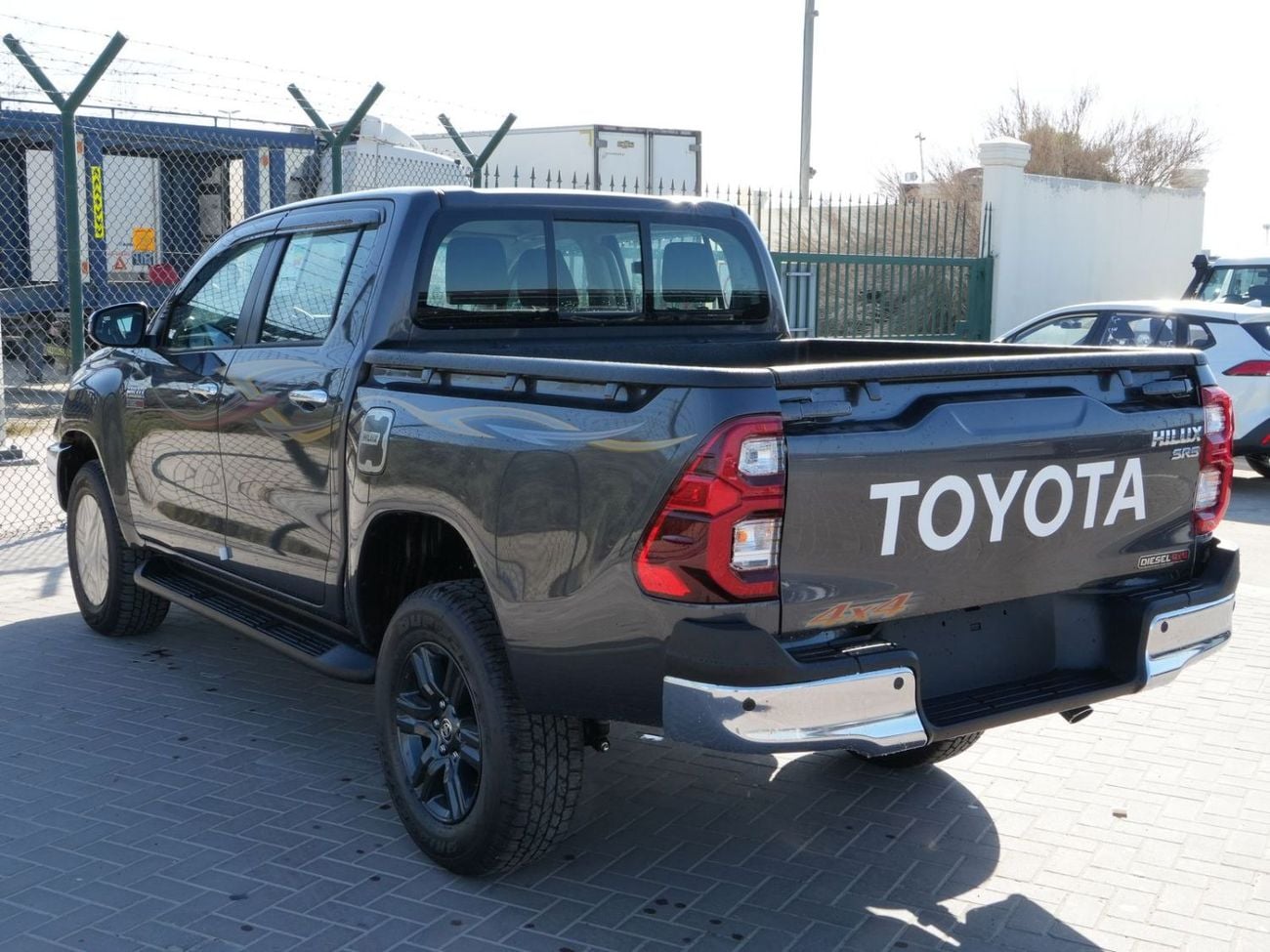 تويوتا هيلوكس 2026 TOYOTA HILUX SR 5 D/CAB 2.8L P/UP 4X4 DIESEL A/T FULL GCC BRAND NEW 0KM