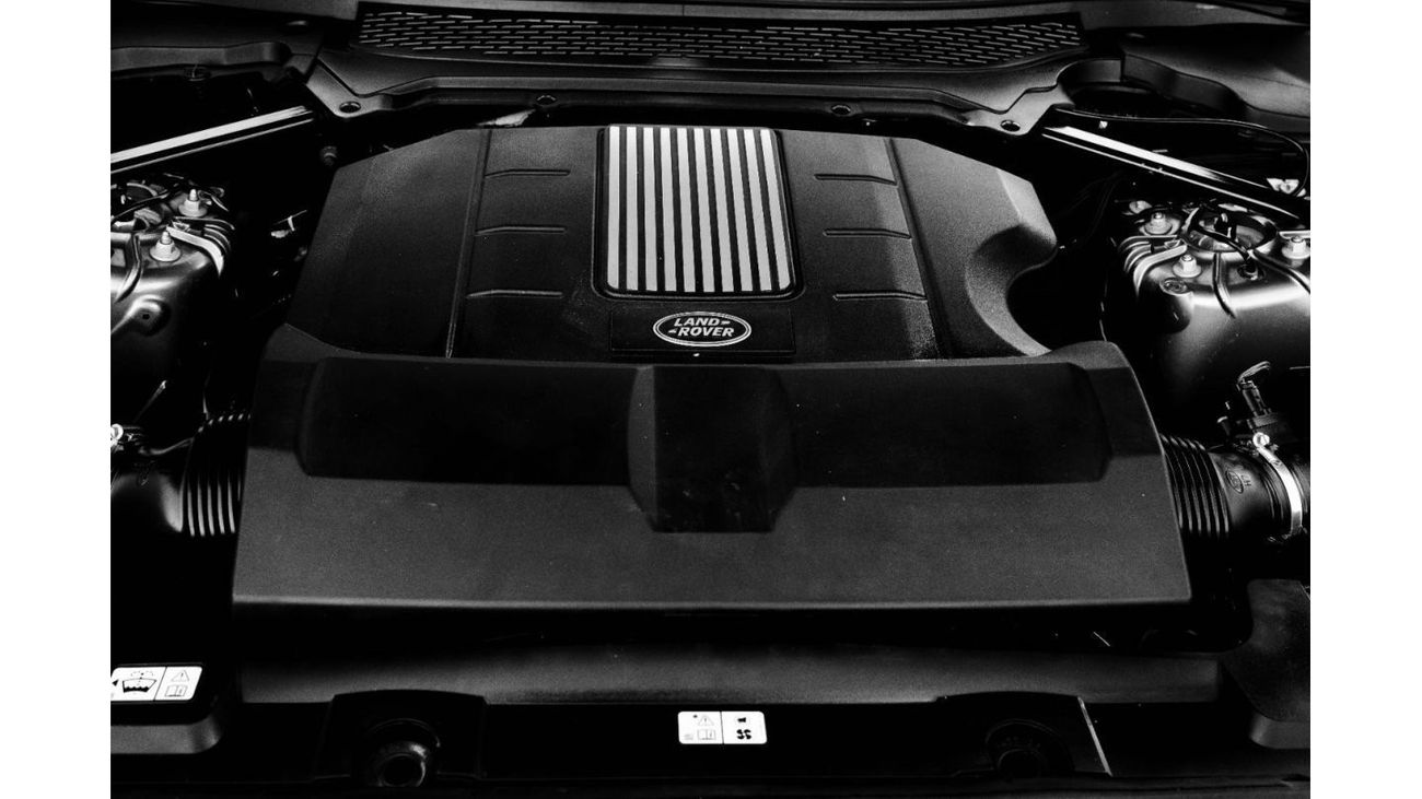 Land Rover Range Rover Vogue SE 5.0 | 3,372 P.M (4 Years)⁣ | 0% Downpayment | Excellent Condition!