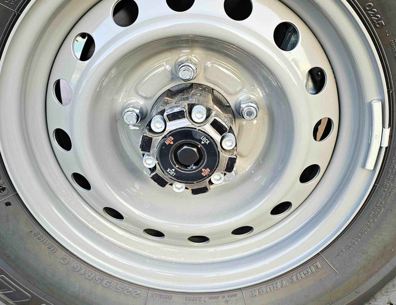 تويوتا لاند كروزر بيك آب LC79 STD-E / DOUBLE CABIN MANUAL / 2.8L V4 DIESEL 4WD / SNORKEL (CODE # STD-E)