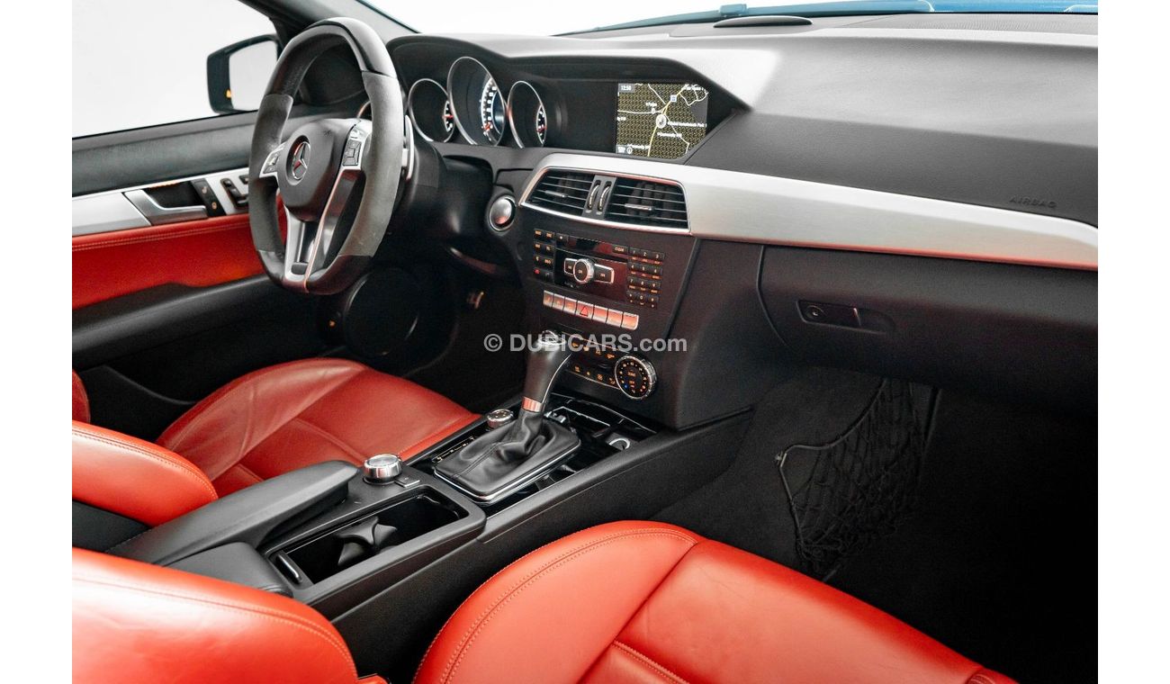 Mercedes-Benz C 63 AMG Std 2013 Mercedes-Benz C63 AMG Performance Pack / Full-Service History