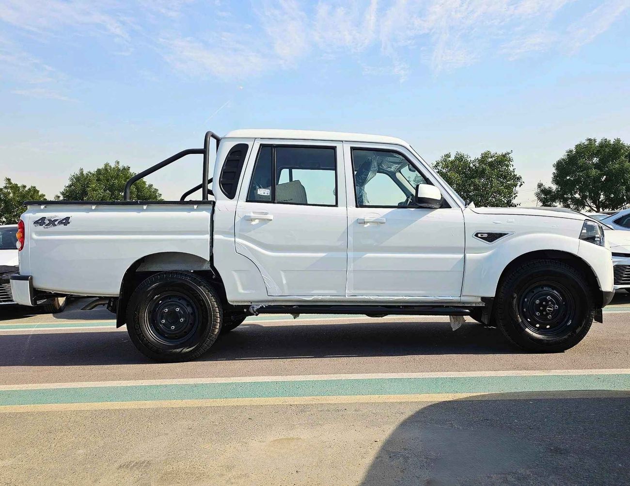 Mahindra Pik Up 2.2TURBO V4 DIESEL / M/T / DOUBLE CABIN / 4WD (CODE # 69031)