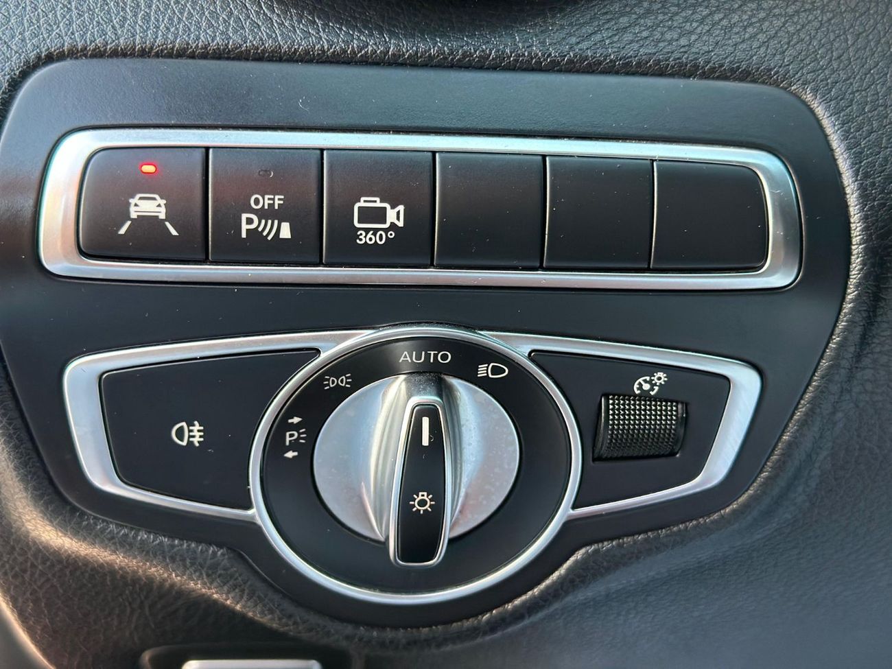 مرسيدس بنز GLC 250 4MATIC 2.0L