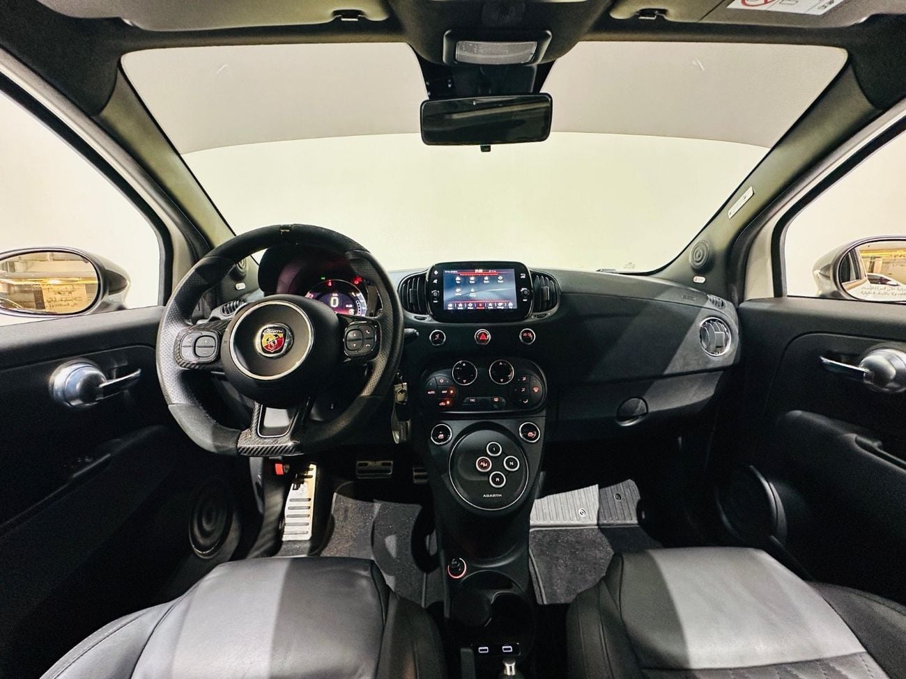 أبارث 695 Turismo