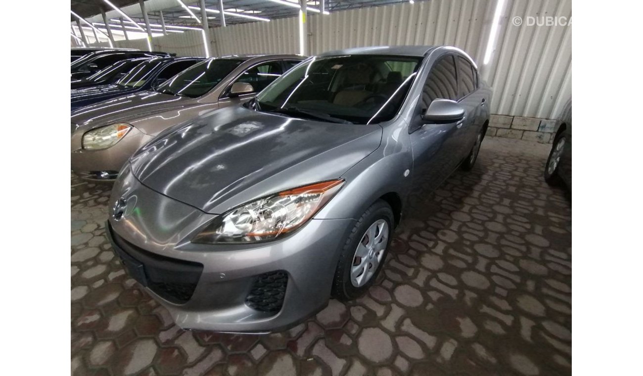 Mazda 3 Mazda 3 model 2012 Gulf 4 cylinder in good condition