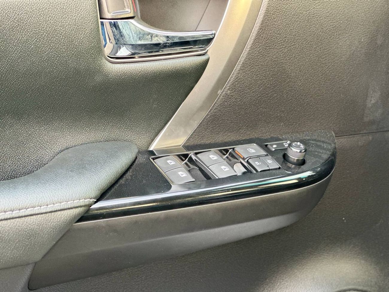 تويوتا فورتونر 4.0L PTR A/T // 2025 // High Option with DVD&Back Camera , Leather & Cooling Seats , Wireless Charge