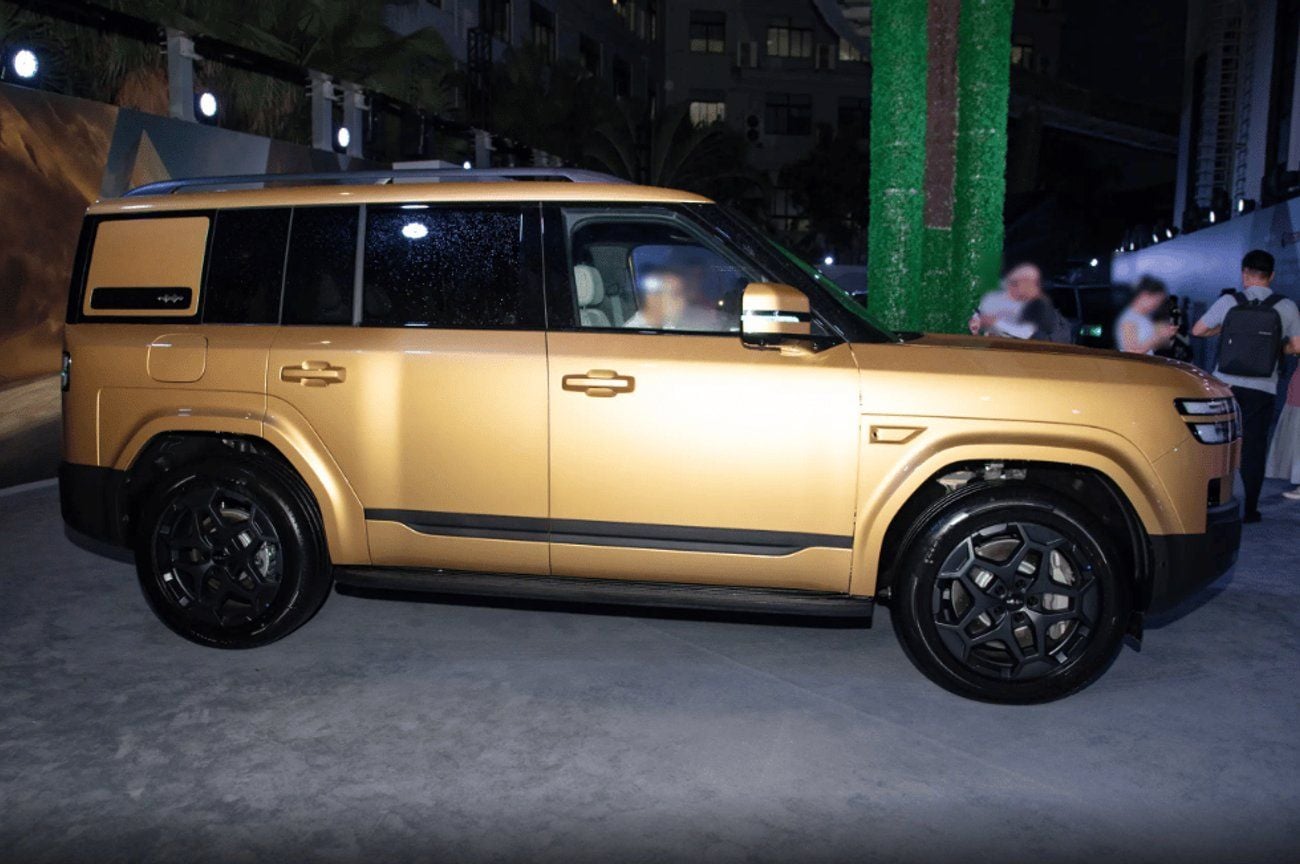 بي واي دي ليوبارد تيتانيوم 7 Ultra