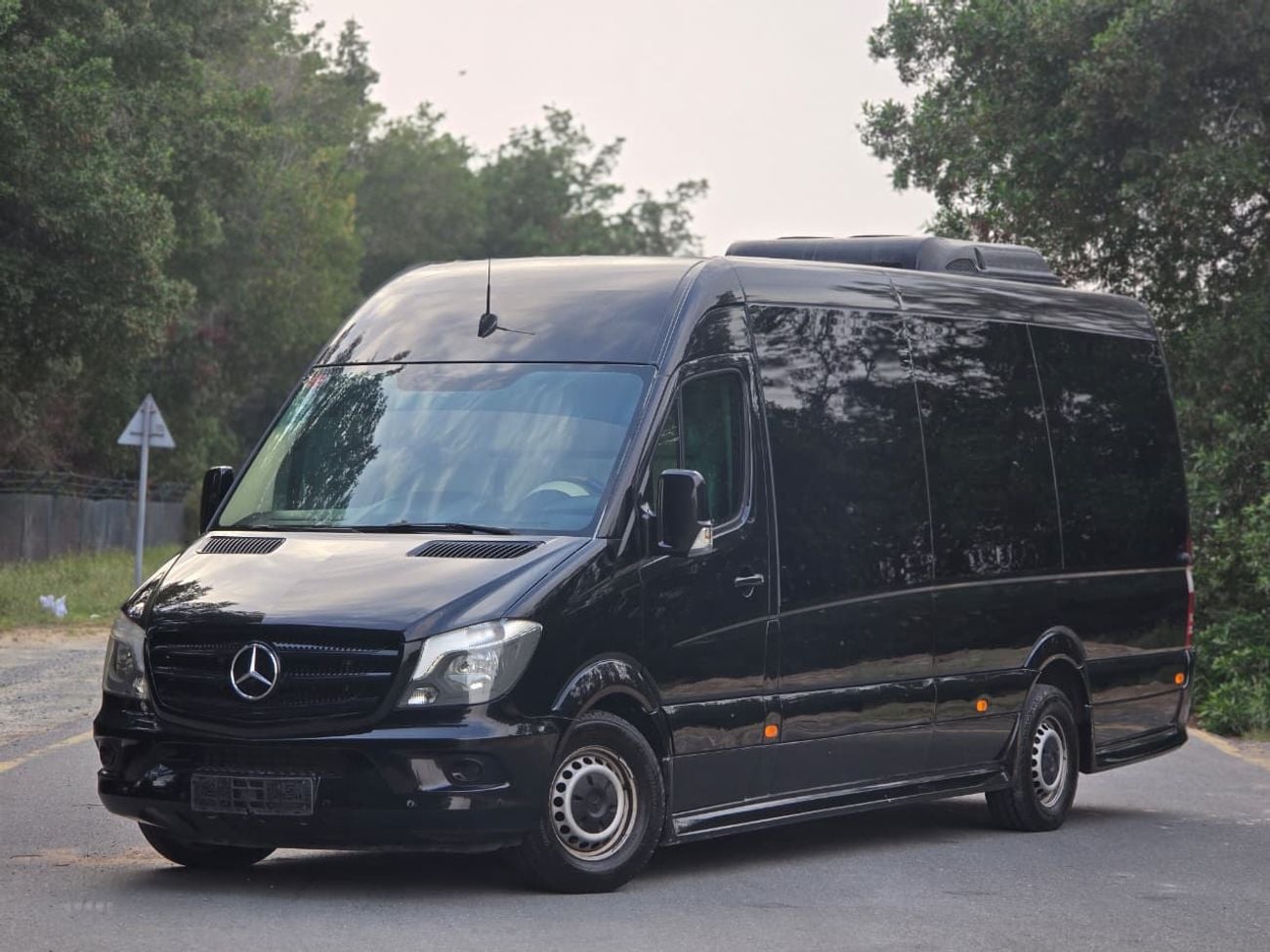 مرسيدس بنز سبرينتر MERCEDES SPRINTER 2018 DIESEL // VIP ROOM // TV // BATHROOM IN SIDE // PERFECT CONDITION //9 SEATS