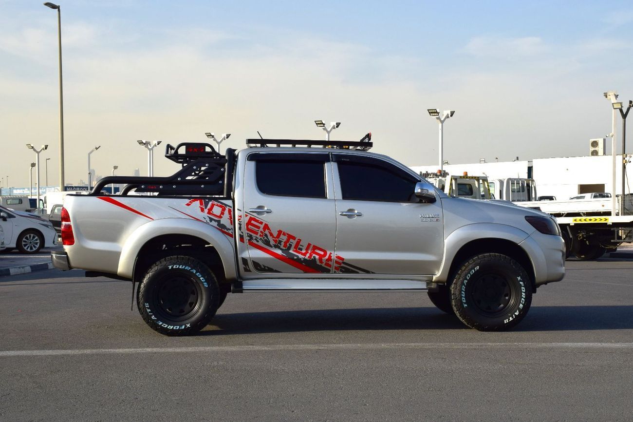تويوتا هيلوكس 4X4 Diesel 3.0L (Right Hand)