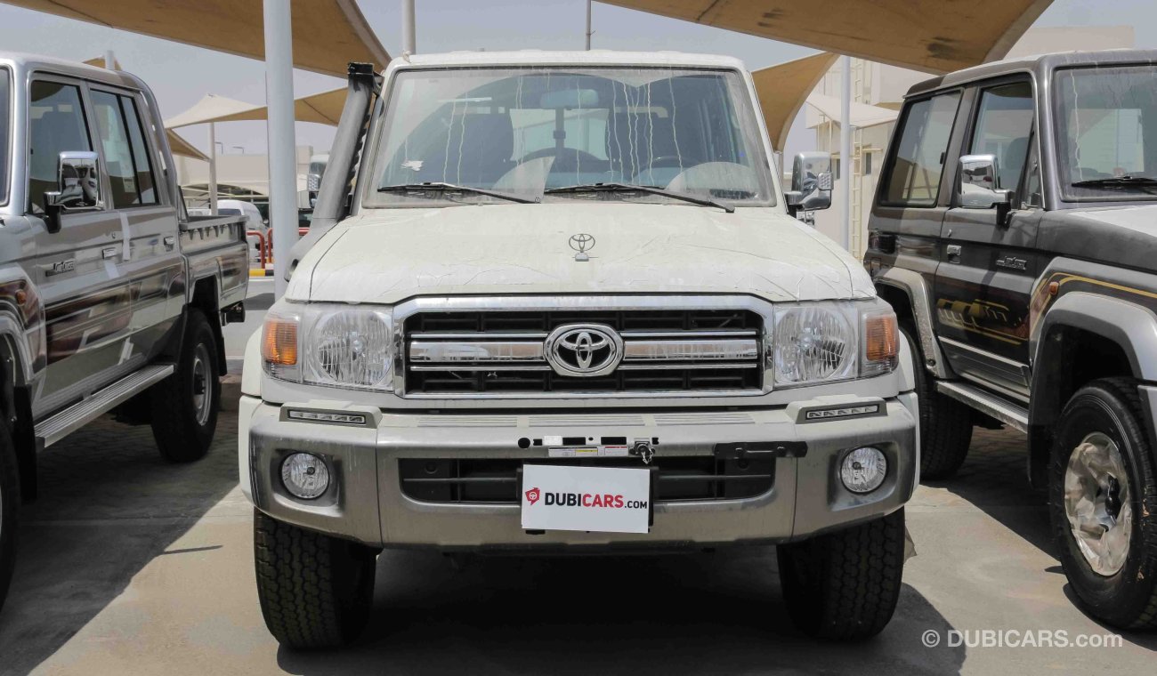 Toyota Land Cruiser Pick Up LX V6