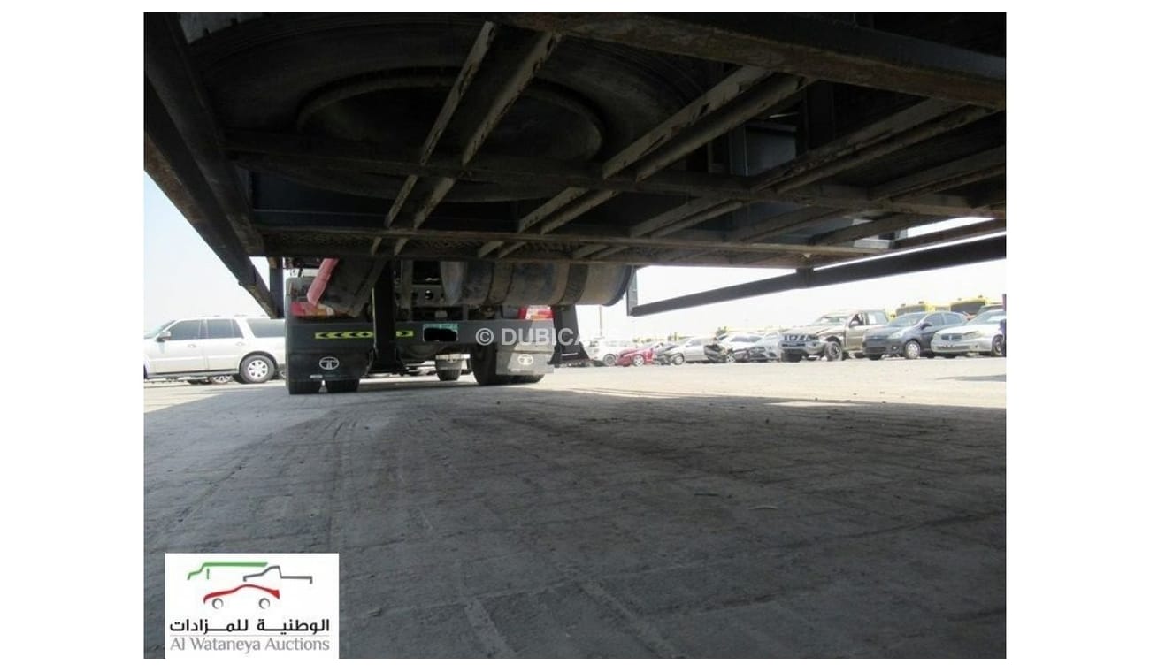 Tata Prima Tata 4438 Prime Mover with Trailer, Model:2015. Only done 20378 km done 20