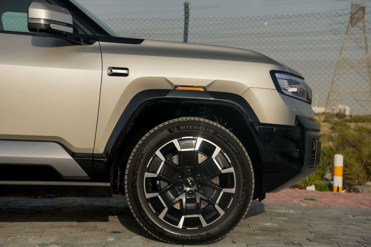 BYD Leopard 8 2025 BYD Leopard 8 with drone plug in Hybrid 2.0L 7 seater 0KM