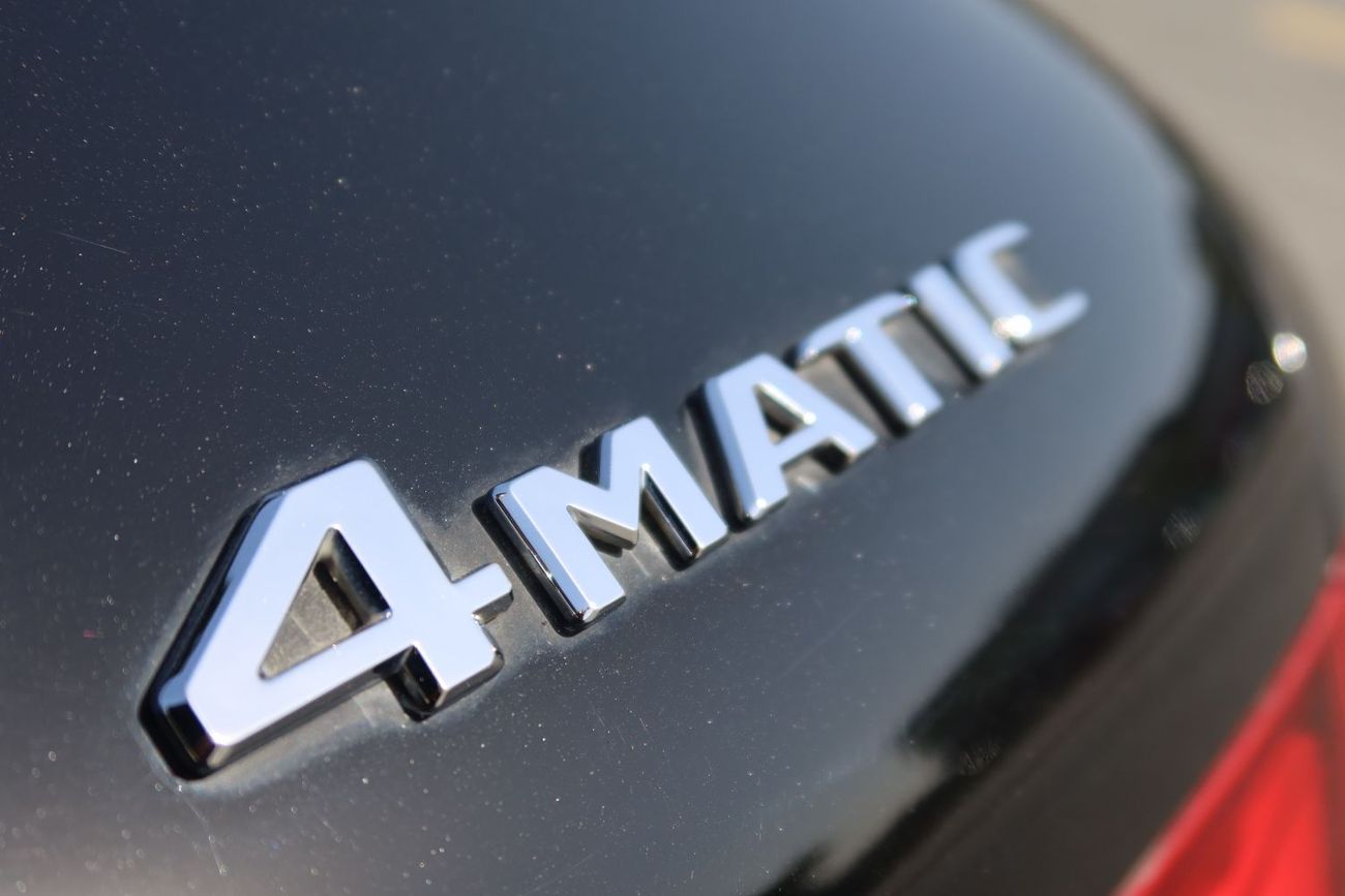 مرسيدس بنز GLC 250 4MATIC 2.0L