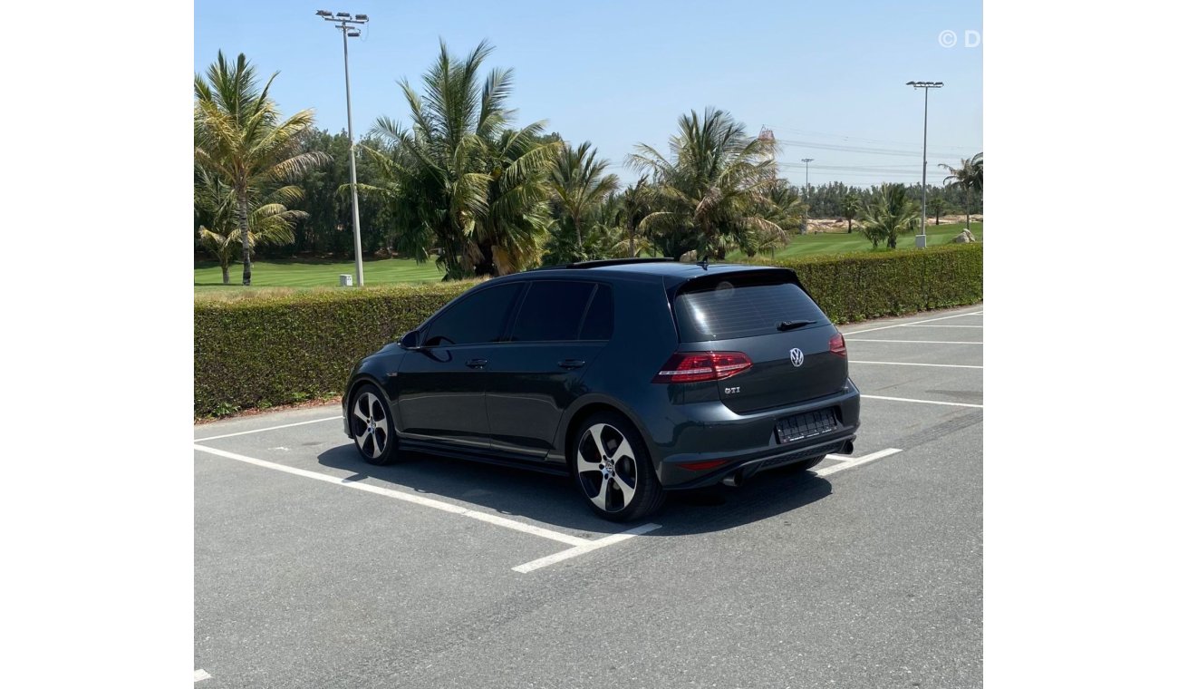 فولكس واجن جولف GTI