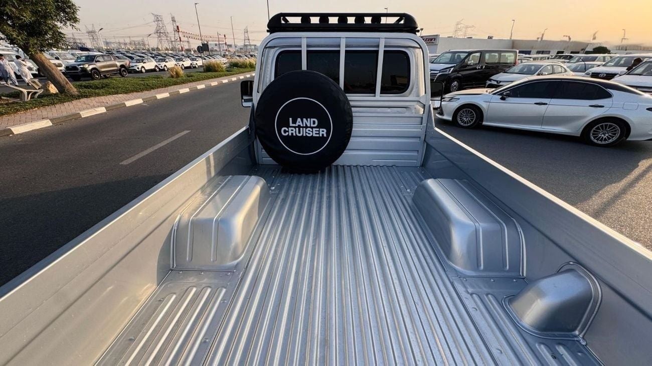 Toyota Land Cruiser Pick Up SINGLE CABIN | MANUAL TRANSMISSION | 4.5L DIESEL ENGINE | 2017 | RHD | PREMIUM TUFF BULL BAR WITH LE