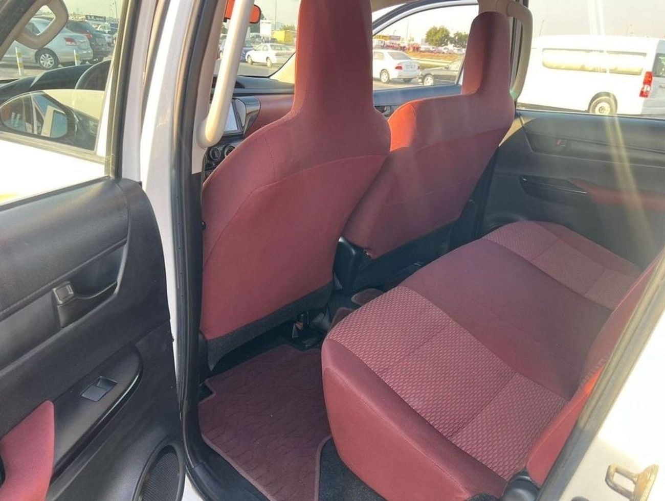 تويوتا هيلوكس 2021 TOYOTA HILUX 2.8L V4 **DIESEL** MANUAL TRANSMISSION  + POWER WINDOW + 4X4  - DOUBLE CABIN - wit