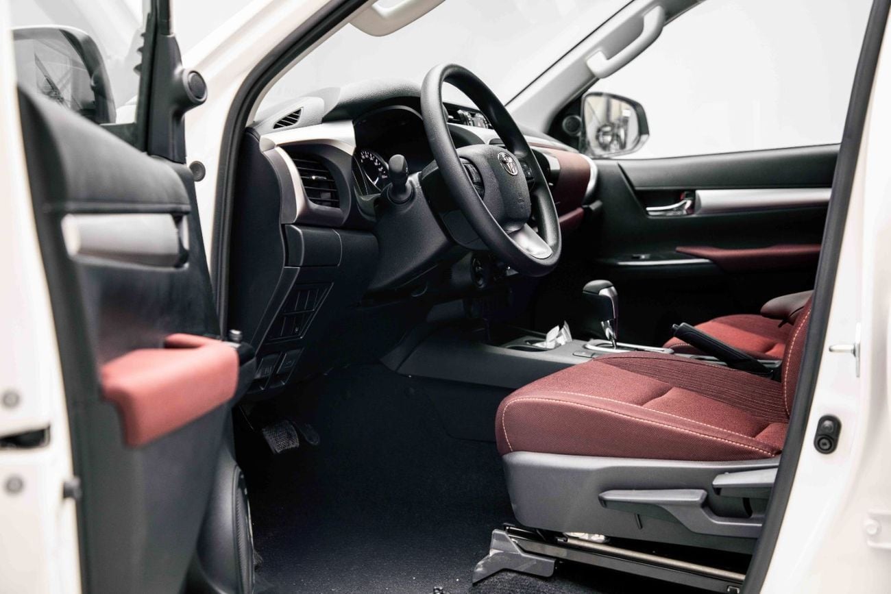 تويوتا هيلوكس HI 2.7L – White Inside Maroon | Export Only