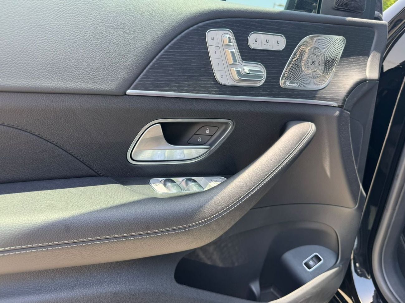 مرسيدس بنز GLS 450 2025 Mercedes Benz GLS-450 Mid Option Without HUD