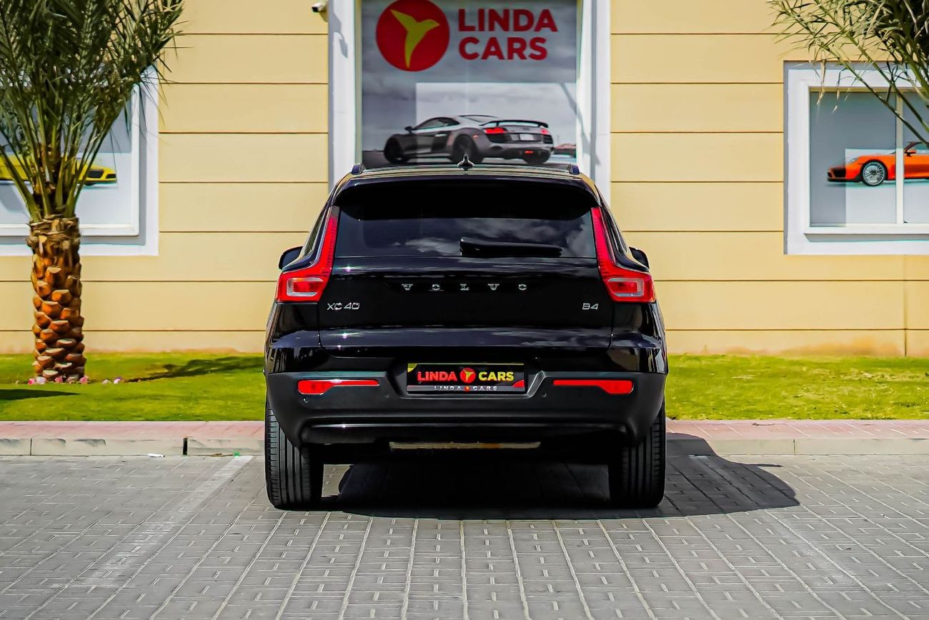Volvo XC40 Volvo XC40 B4 2023 GCC under Agency Warranty and Service Contract with Flexible Down-Payment.