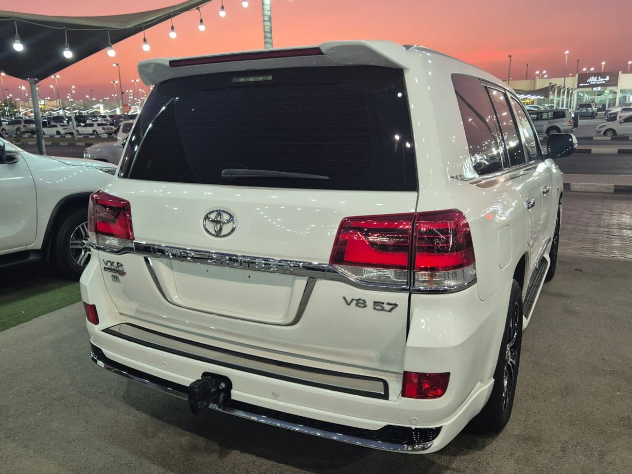 Toyota Land Cruiser VXR 5.7L 4WD TOYOTA LAND CRUISER GRAND TOURING 2020