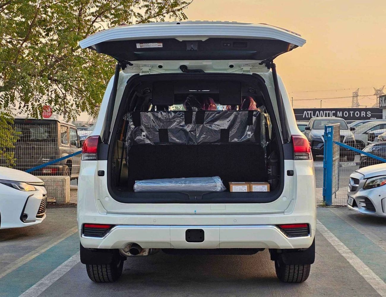 Toyota Land Cruiser VX || 4.0L PETROL V6 | RADAR | BIG DVD | LEATHER WITH MEMORY SEATS (CODE#VX4HA)