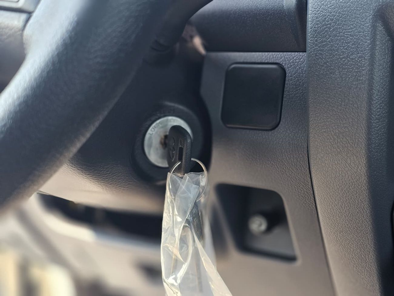 Toyota Land Cruiser Pick Up DC 4.2L DIESEL MANUAL TRANSMISSION ( FOR RE-EXPORT ONLY )