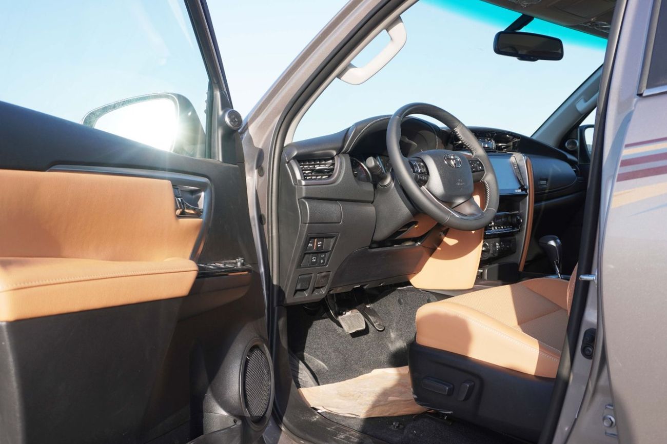 Toyota Fortuner SR5 , 4.0L , PETROL 2026