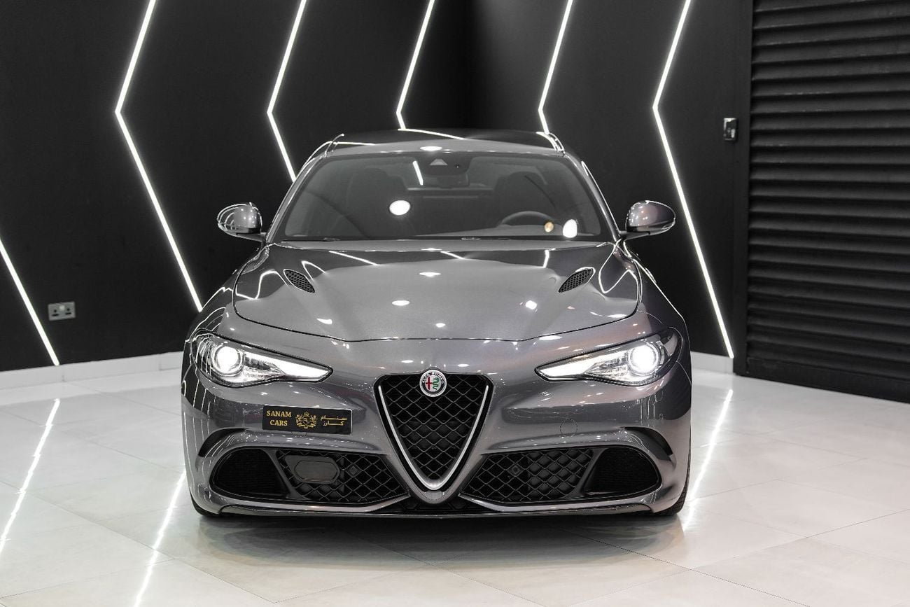 ألفا روميو جوليا Quadrifoglio, Carbon Trim, Harman/Kardon Audio, Sport Package, GCC Specs!!