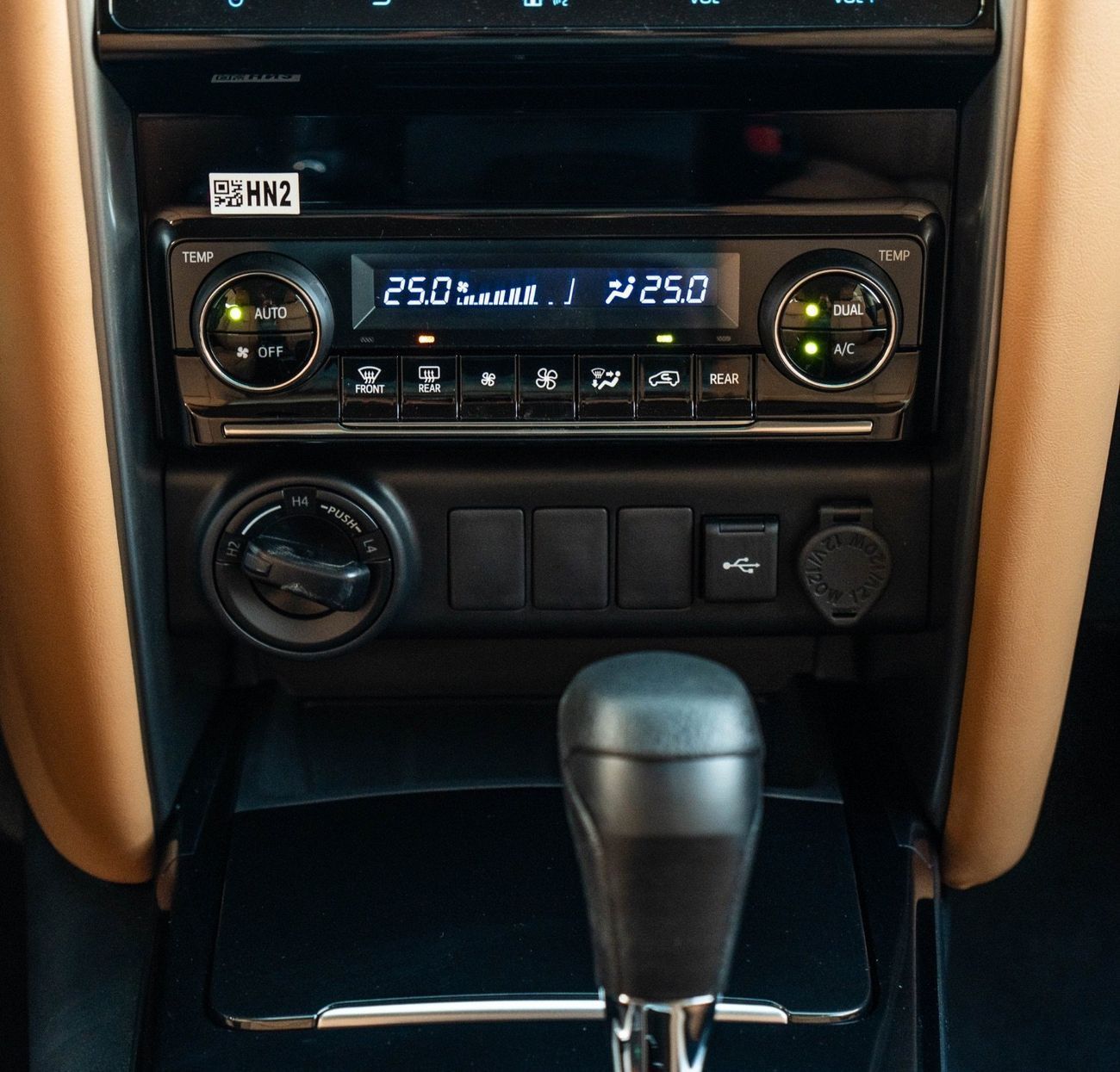 تويوتا فورتونر 2.7 L | v4 | Petrol | Auto AC | Export Only