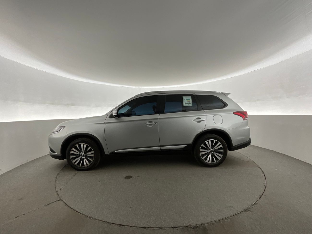 ميتسوبيشي آوتلاندر GLX Midline | National Day Celebration | شامل الضمان | 0 ﺪﻔﻋﺓ ﺃﻮﻟﻯ