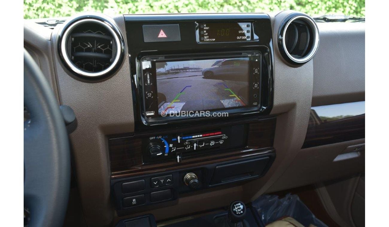 تويوتا لاند كروزر بيك آب Double Cab Lx V6 4.0L 70th Anniversary Edition