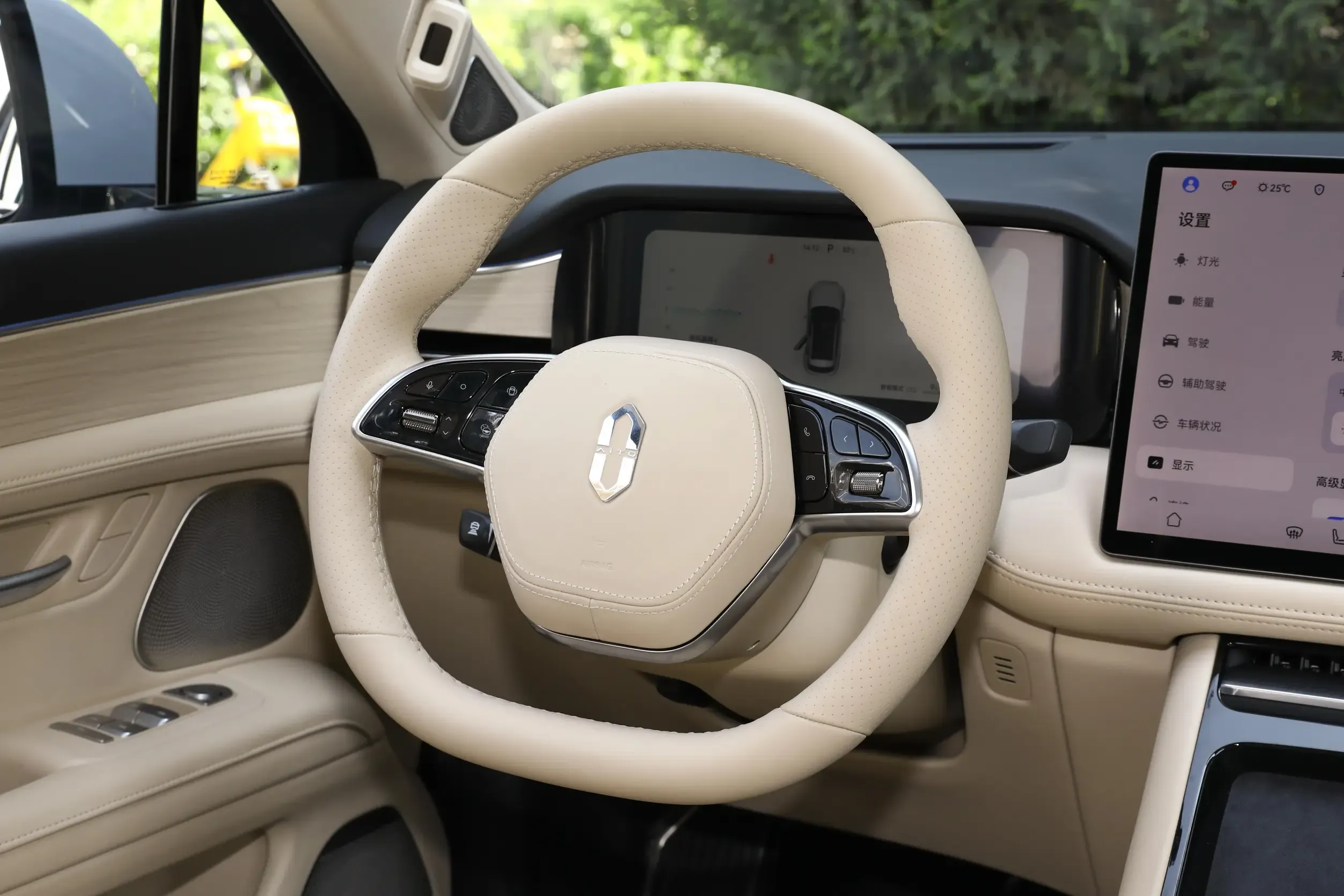 Aito 5 interior - Steering Wheel