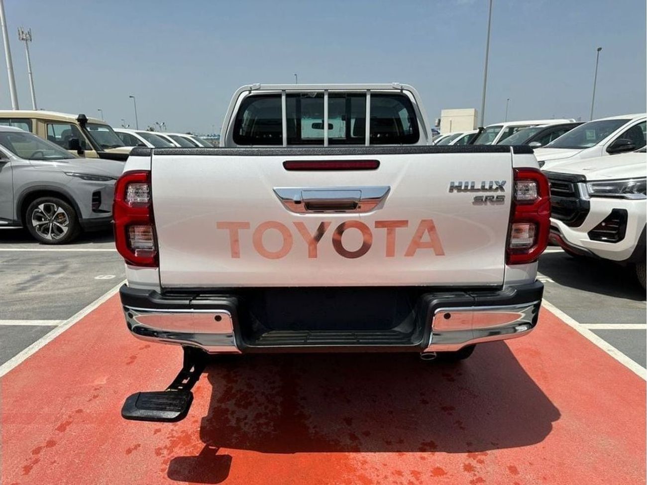 تويوتا هيلوكس TOYOTA HILUX 4.0 AT FENDER WHITE 2025