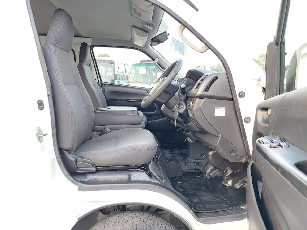 Toyota Hiace TOYOTA HIACE VAN RHD 2015 MODEL 3.0 L DIESEL AUTOMATIC(PM16901)