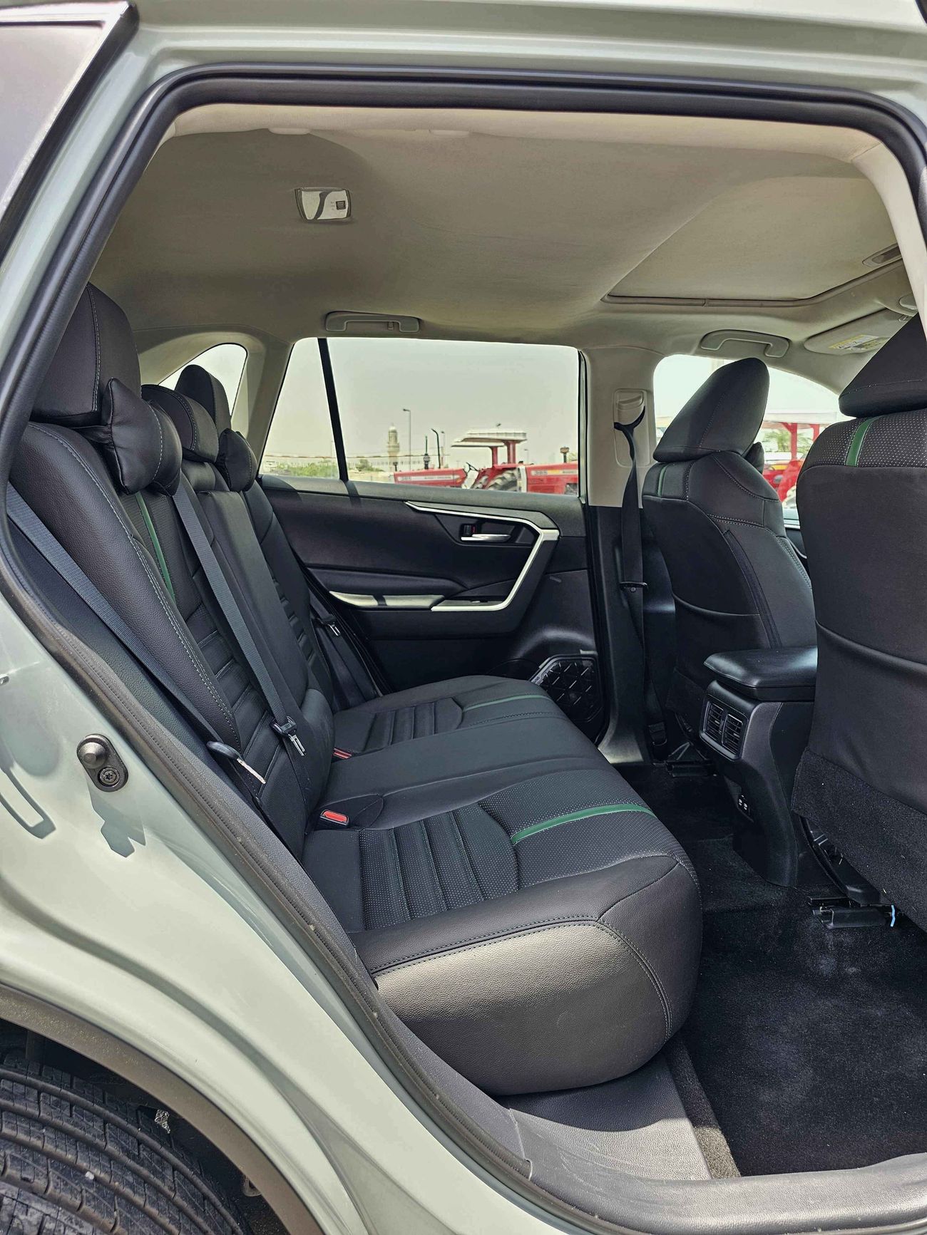 Toyota RAV4 XLE / SUNROOF/ DVD CAMERA/ LEATHER ELECTEIC SEAT/ AUTO TRUNK/ E BRAKE/ LOT# 40870