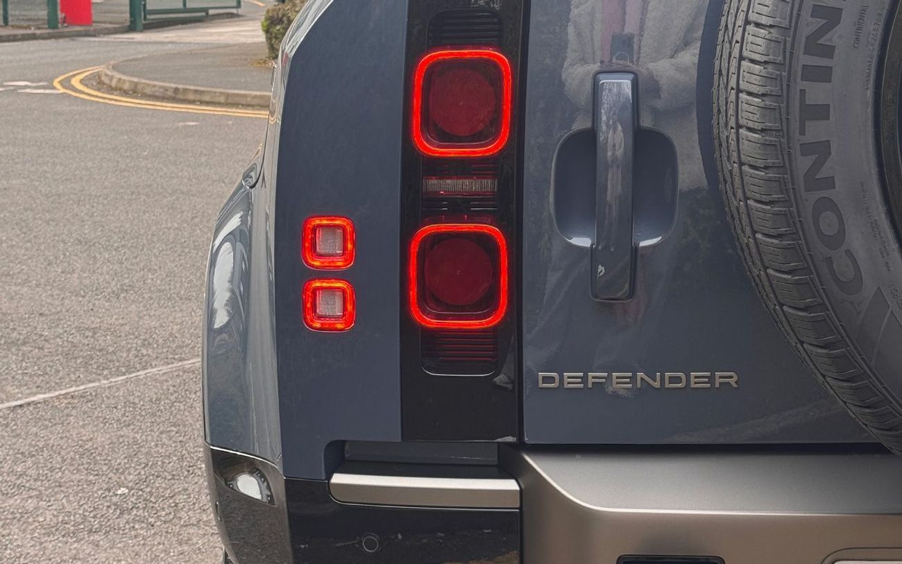 Land Rover Defender P300 110 2.0L (5 Seater) RIGHT HAND DRIVE