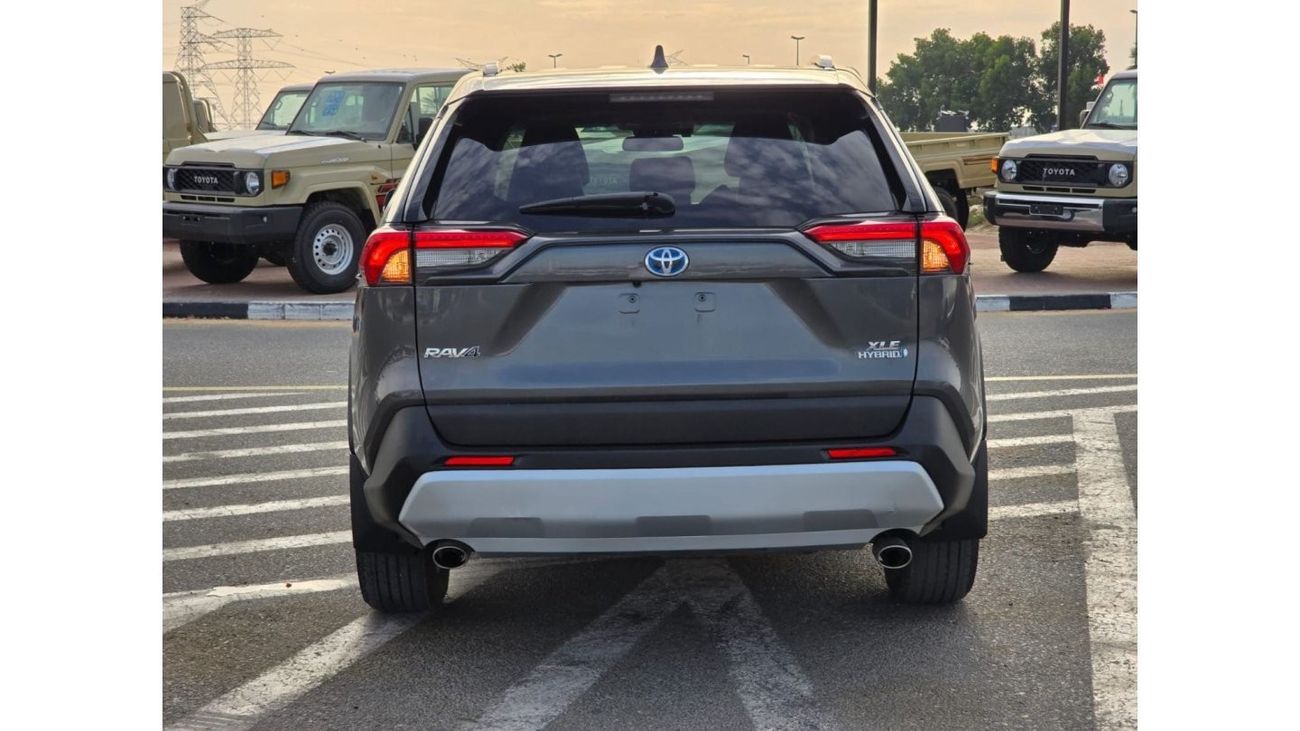 Toyota RAV4 *Offer* 2020 Toyota RAV4 XLE 4x4 AWD Hybrid Full option - UAE PASS 5% VAT Applicable for UAE Registr
