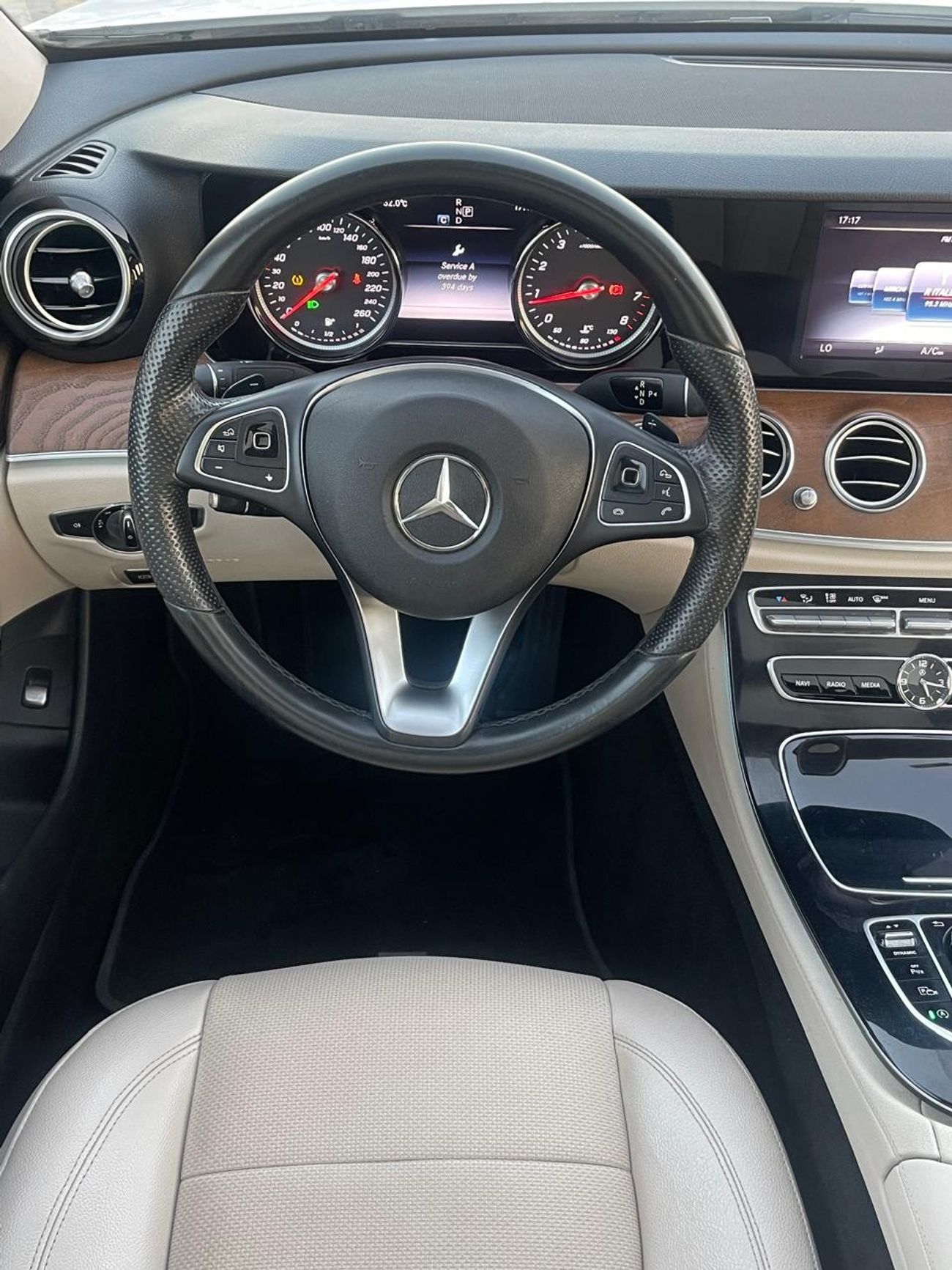 Mercedes-Benz E200 Mercedes E 200 Gulf 2017 in excellent condition, fully equipped