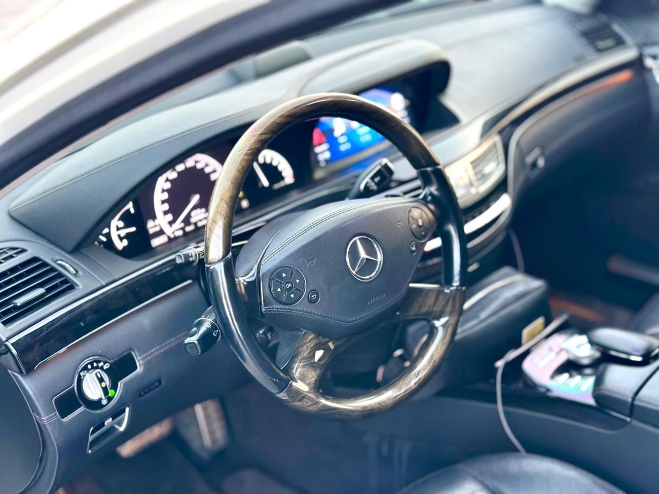 Mercedes Benz CLS550 STANDARD SS550 | Sunroof | Memory Seats | Fog Lights | # 92359
