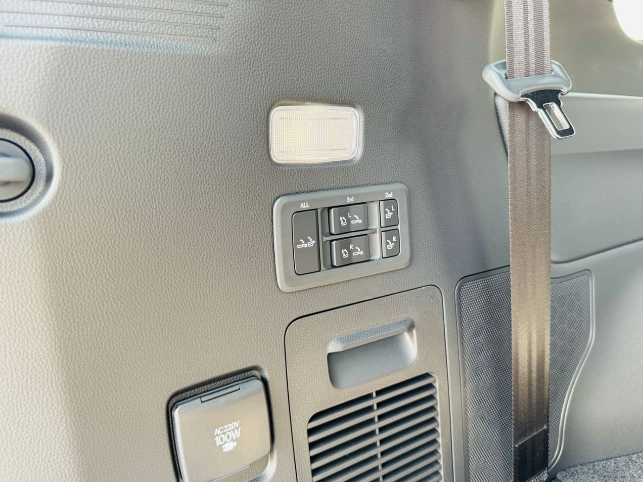 Lexus LX 600 LEXUS 600 SIGNATURE 3.5L TWIN TURBO PTR F/O A/T BLACK 2025