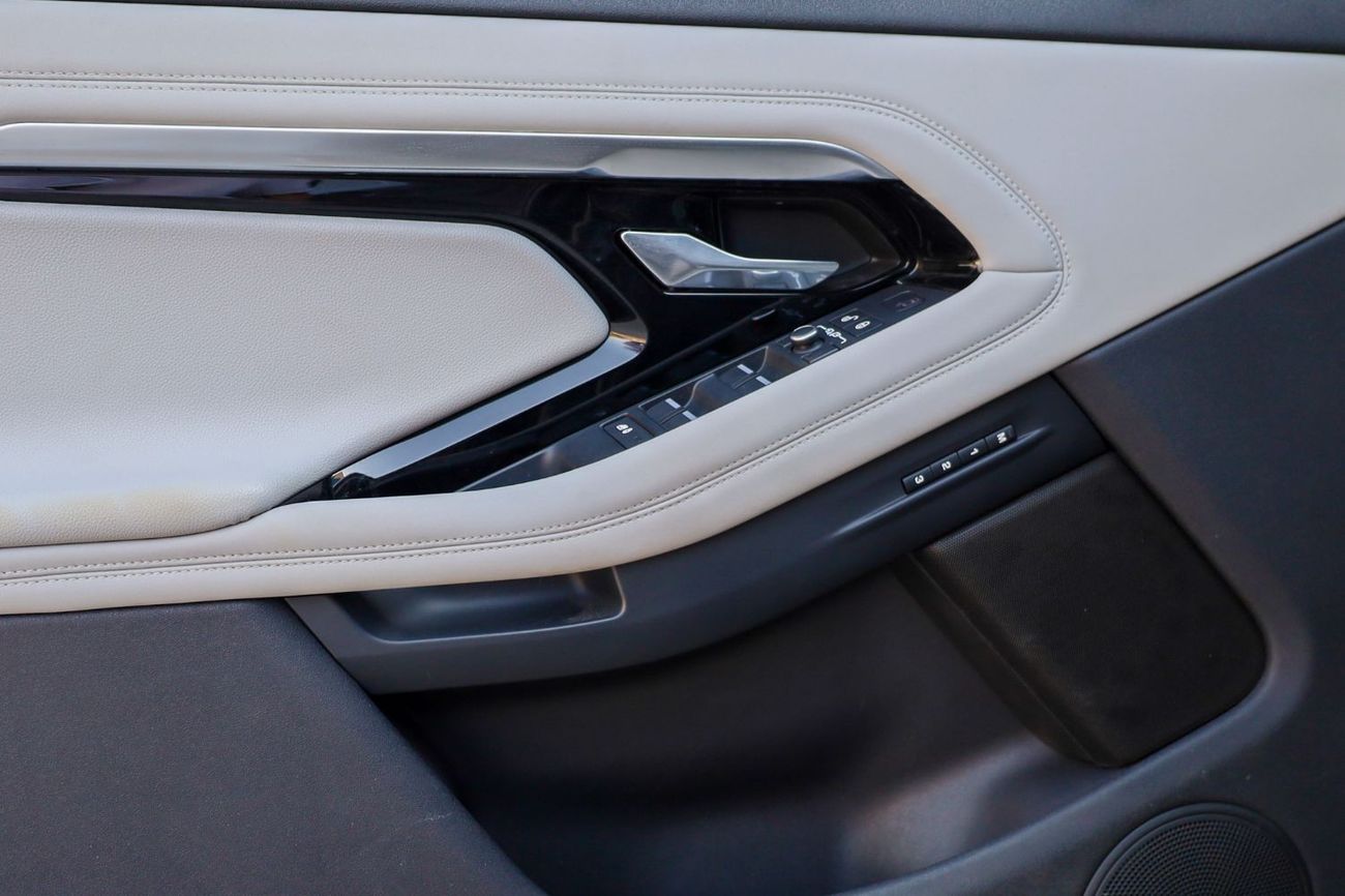 Land Rover Range Rover Evoque Range Rover Evoque P250 SE 2020 American Spec under Warranty with Flexible Down-Payment.