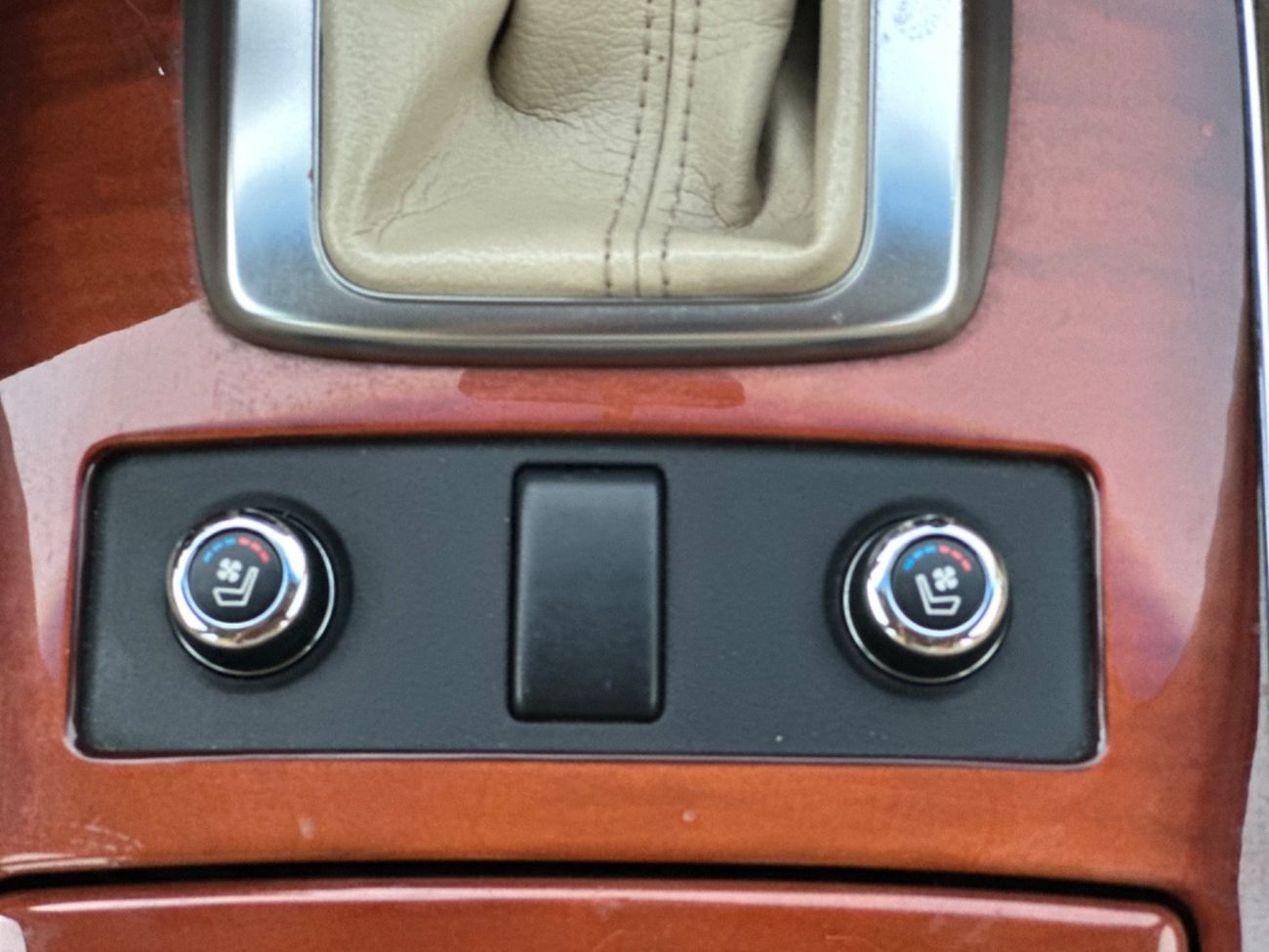 Infiniti QX70 MODEL 2017 GCC CAR PERFECT CONDITION INSIDE AND OUT SIDE FULL OPTION SUN ROOF LEATHER SEATS 5 camera