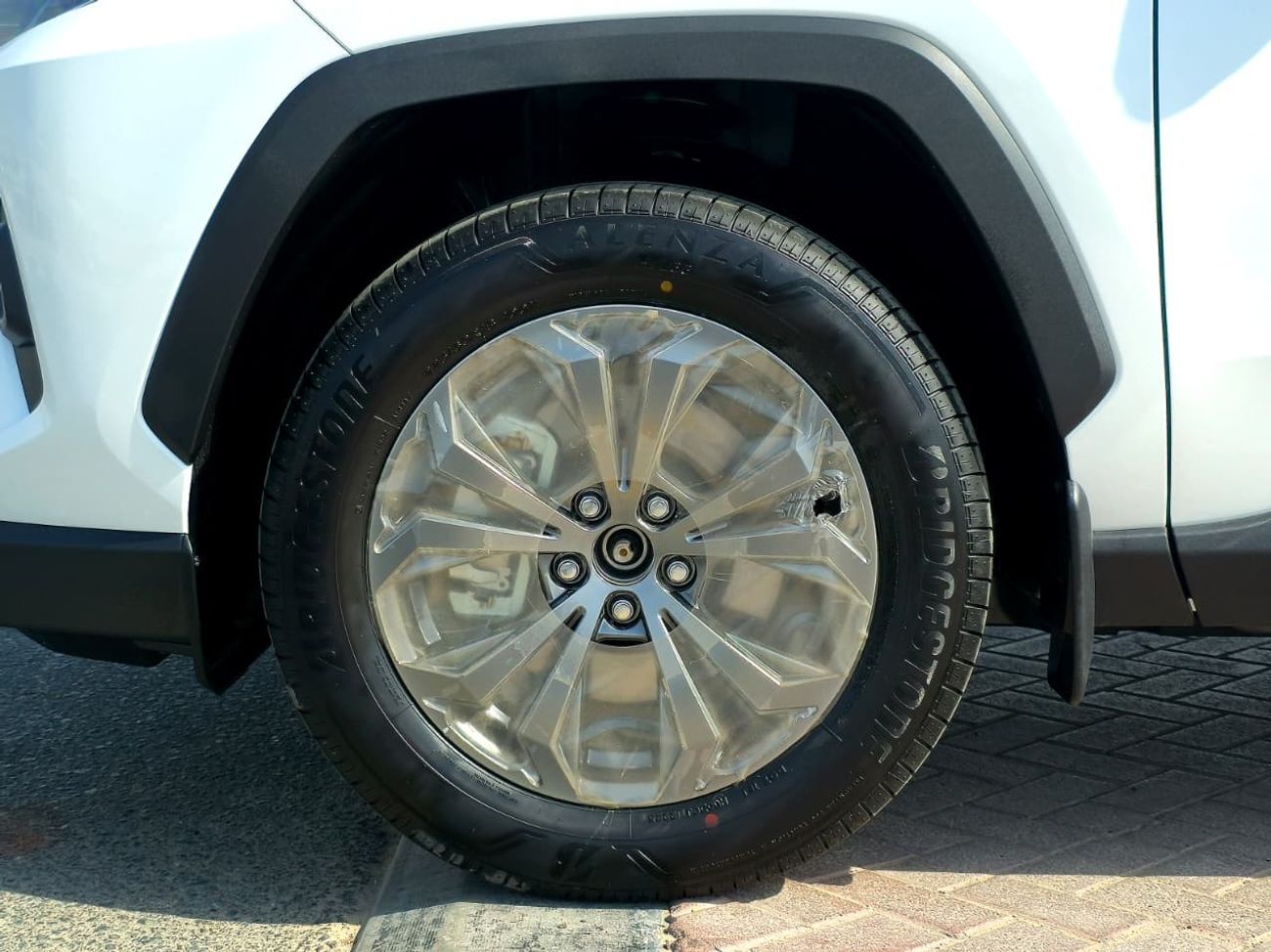 تويوتا راف ٤ TOYOTA RAV4 2.5 HYBRID - XLE - G - MID OPTIONS - 2025 MODEL - WHITE INSIDE BEIGE - OMANI