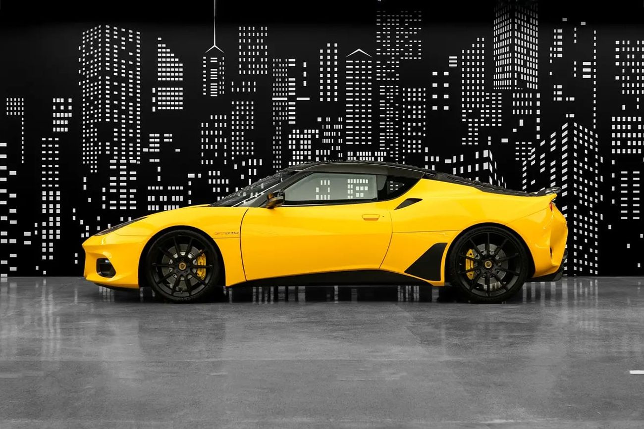 لوتس إيفورا