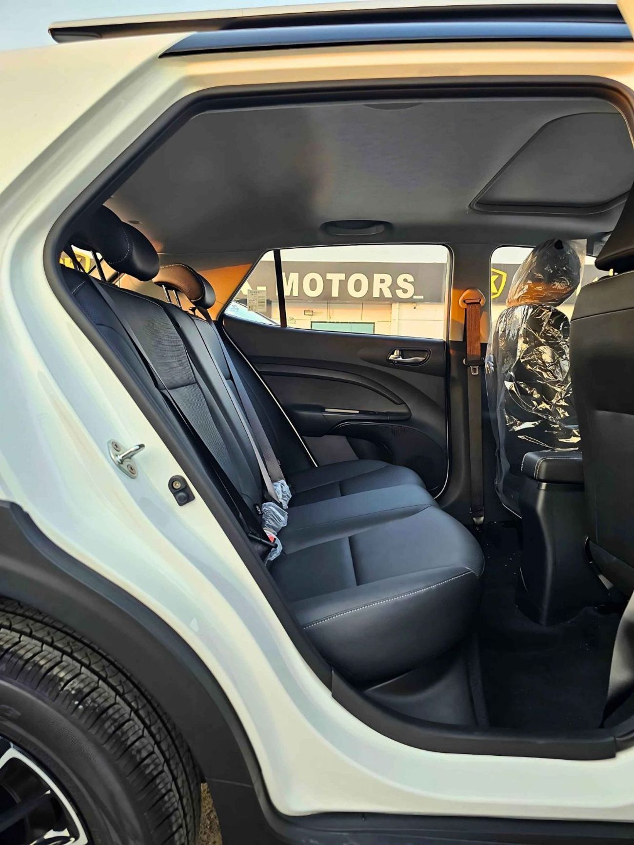 كيا KX1 DUAL TONE/1.4L PETROL/CVT WITH SUNROOF/CHROME HANDLE/ (CODE # KX1FT)